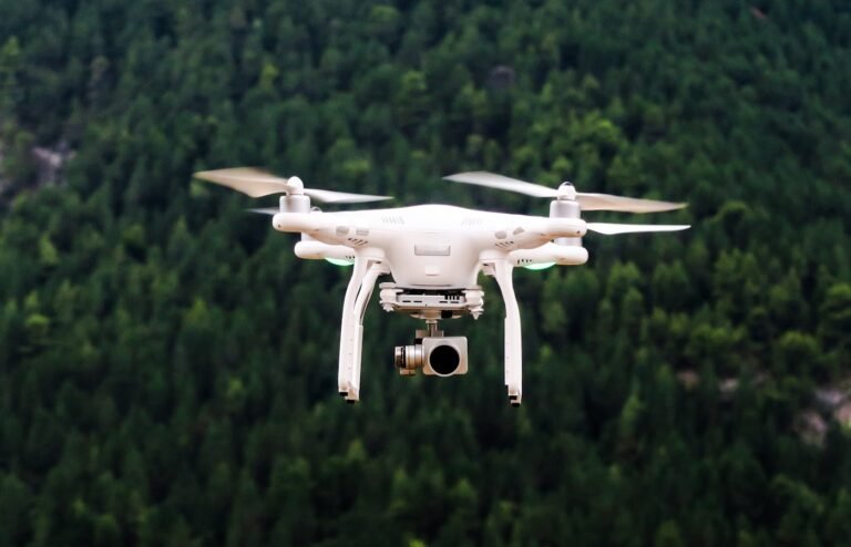 Drone con cámara volando