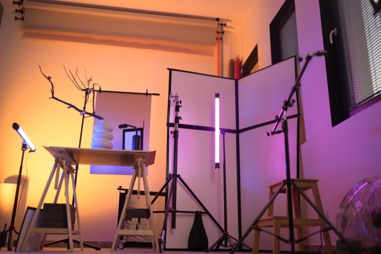 Estudio fotográfico con equipo de iluminación montado